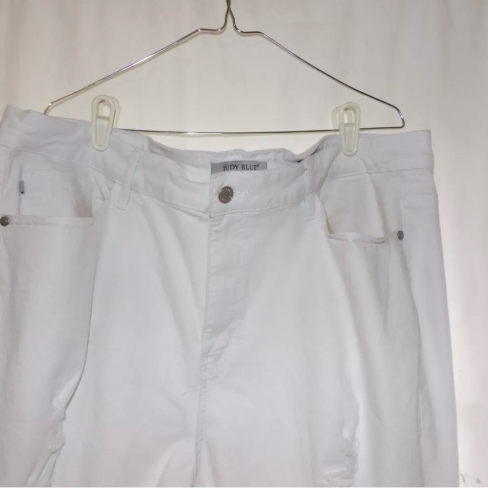 Woman's size 22W white Judy blue jeans  distressed
